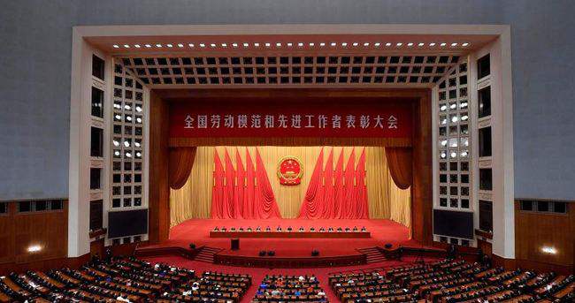 庆幸属于劳动者 幸福属于劳动者