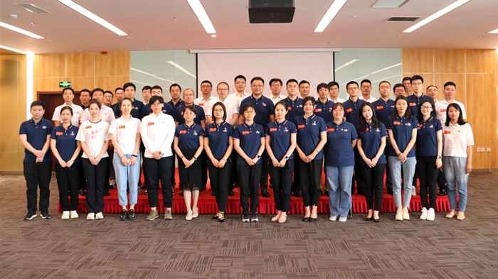 献礼百年  向党而行